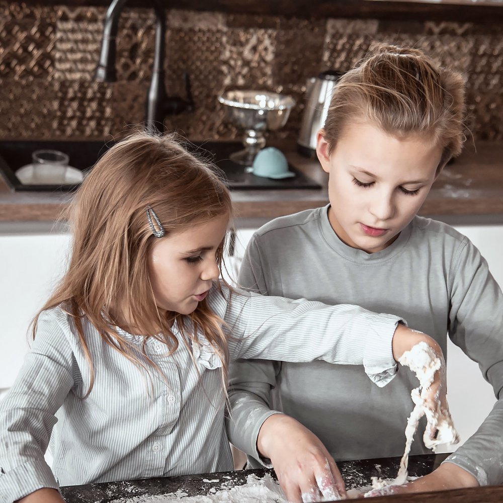 Брат с сестрой