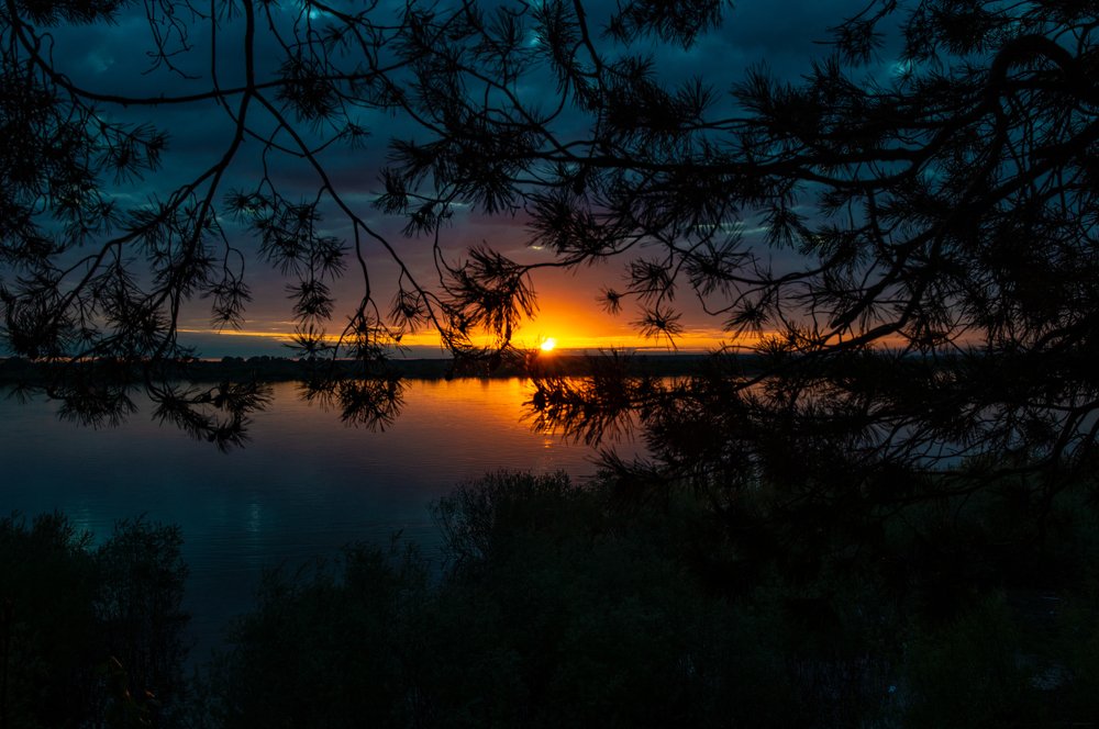 Восход солнца над Двиной...