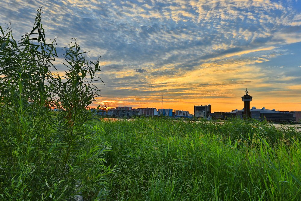 Рассвет над городом.