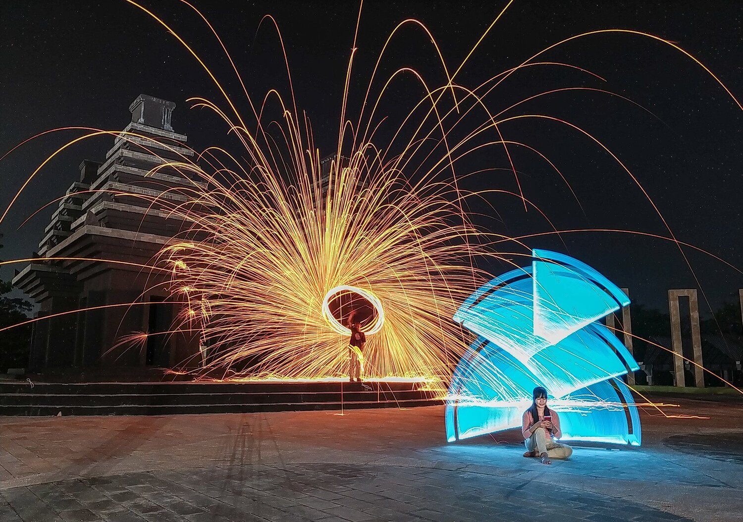 Let's happy pose with Lightpainting photography and steelwool