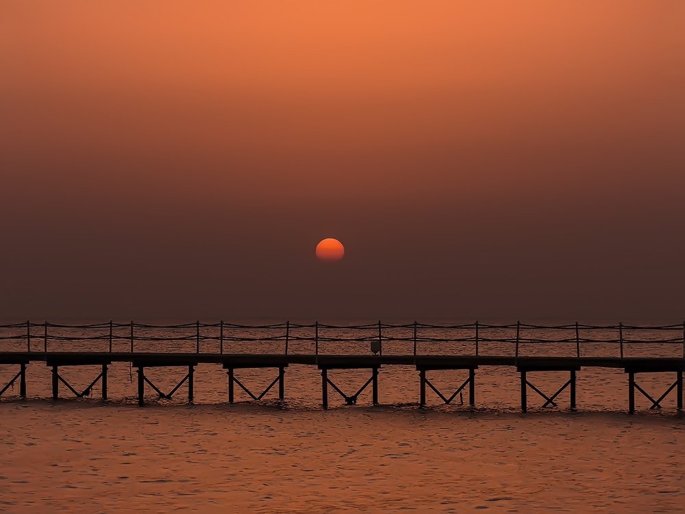 Просыпающееся солнце.
