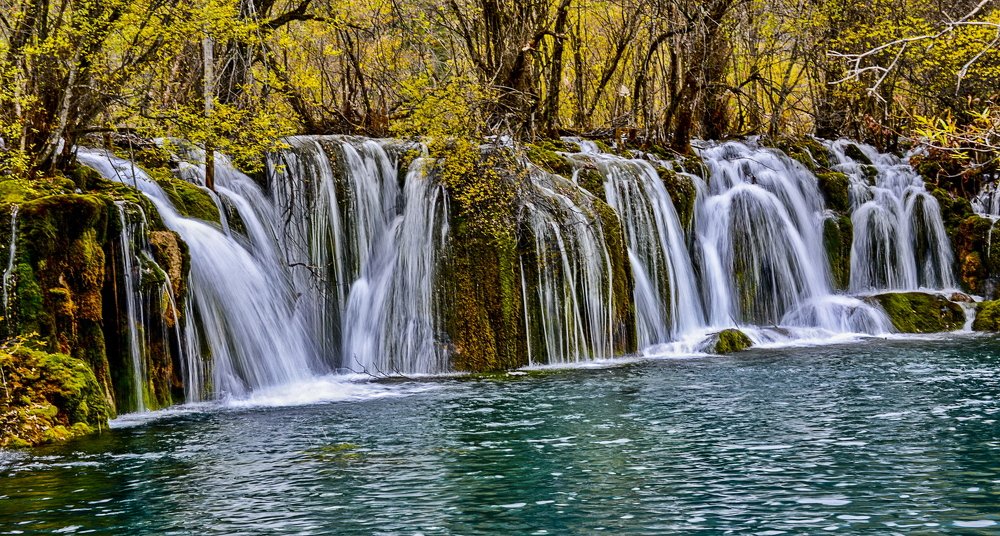Водопад парка Цзючжайгоу