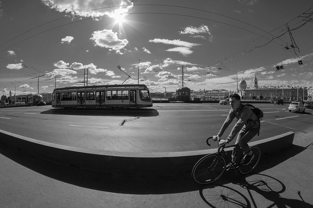 Do not wait for the tram! - Не жди трамвая!
