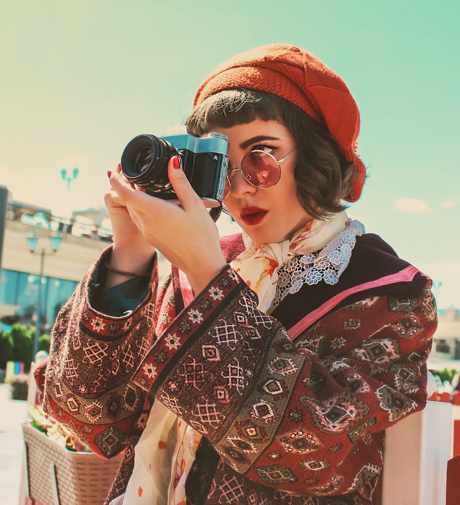 Девушка с фотоаппаратом