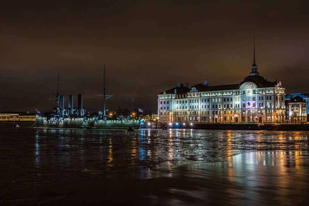 Sleeping cruiser, not sleeping house - Спящий крейсер, не спящий дом