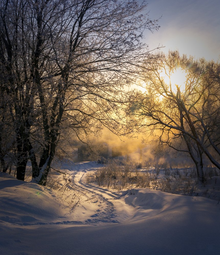 Тропа вдоль реки