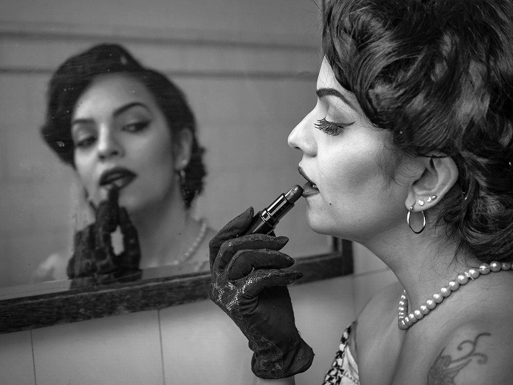 REFLEJOS EN EL ESPEJO