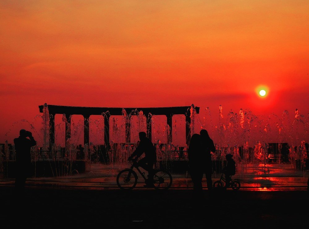 Закат на набережной Амура