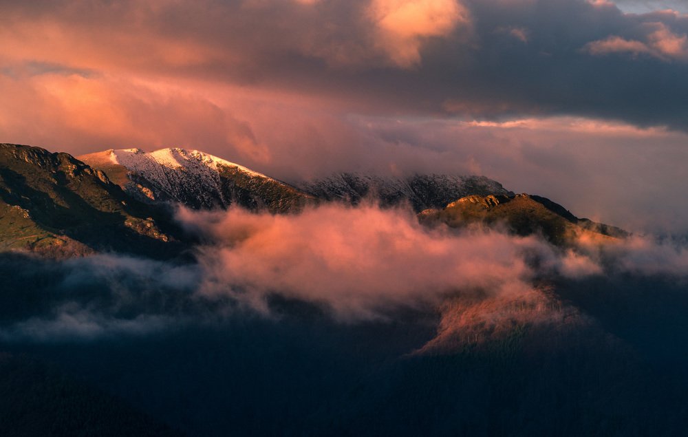 Sunrise at Vezen peak - Stara Planina, Bulgaria