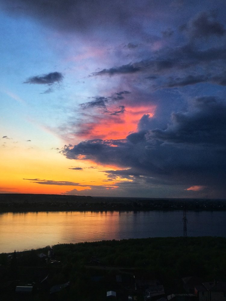 Закат над рекой