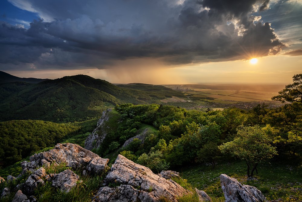 A storm in the horizon
