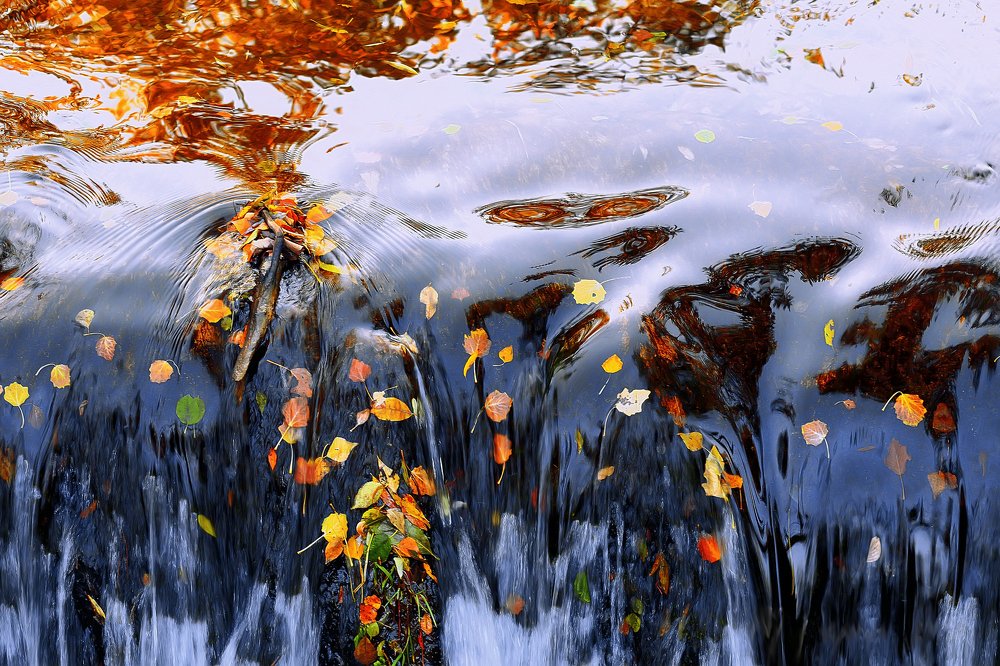 Осенний водопад