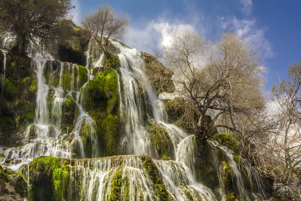 Niasar waterfall