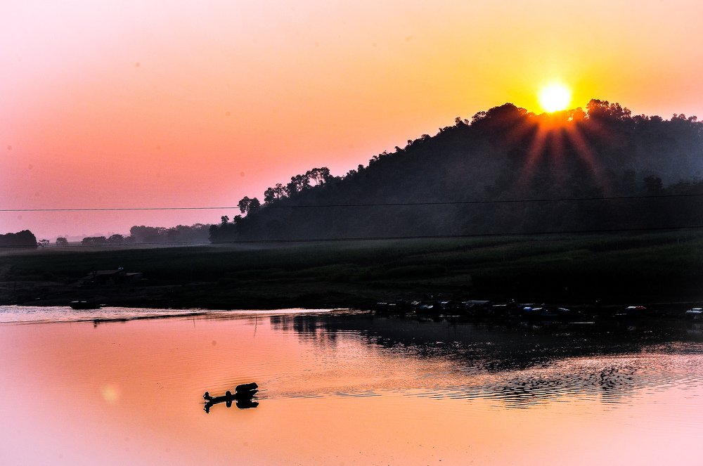Sunrise on Song Chu river