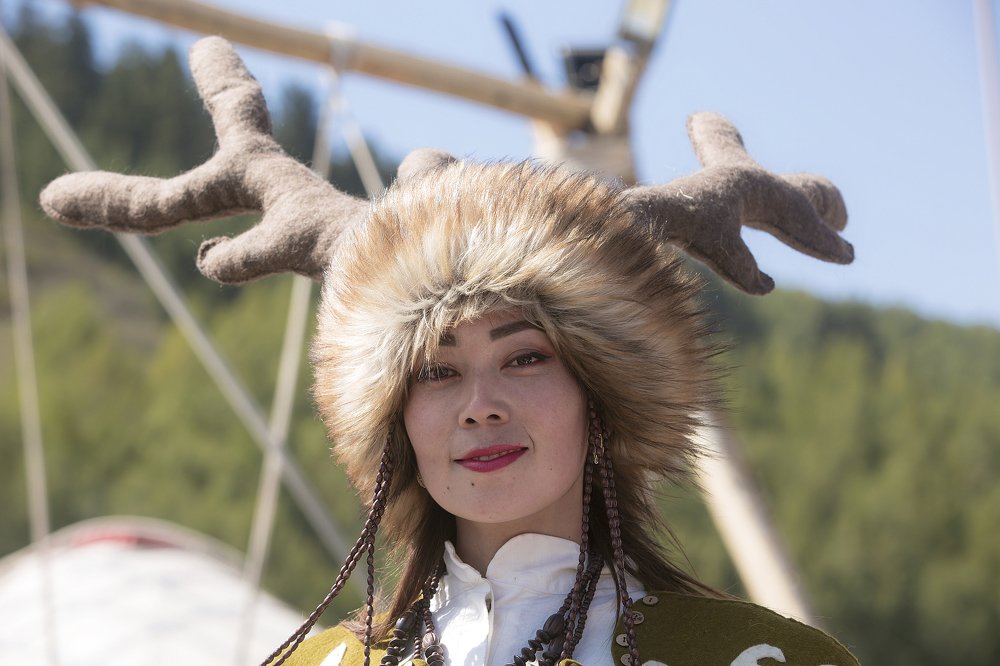 A woman with the Horn