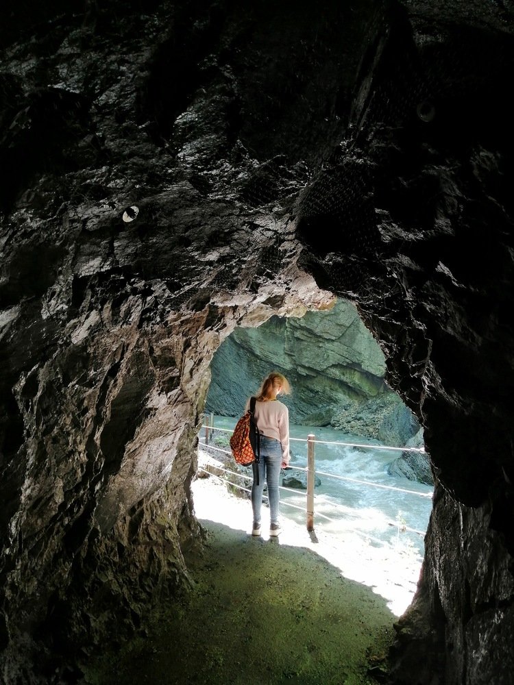 Вид из пещеры в ущелье Патернахклам