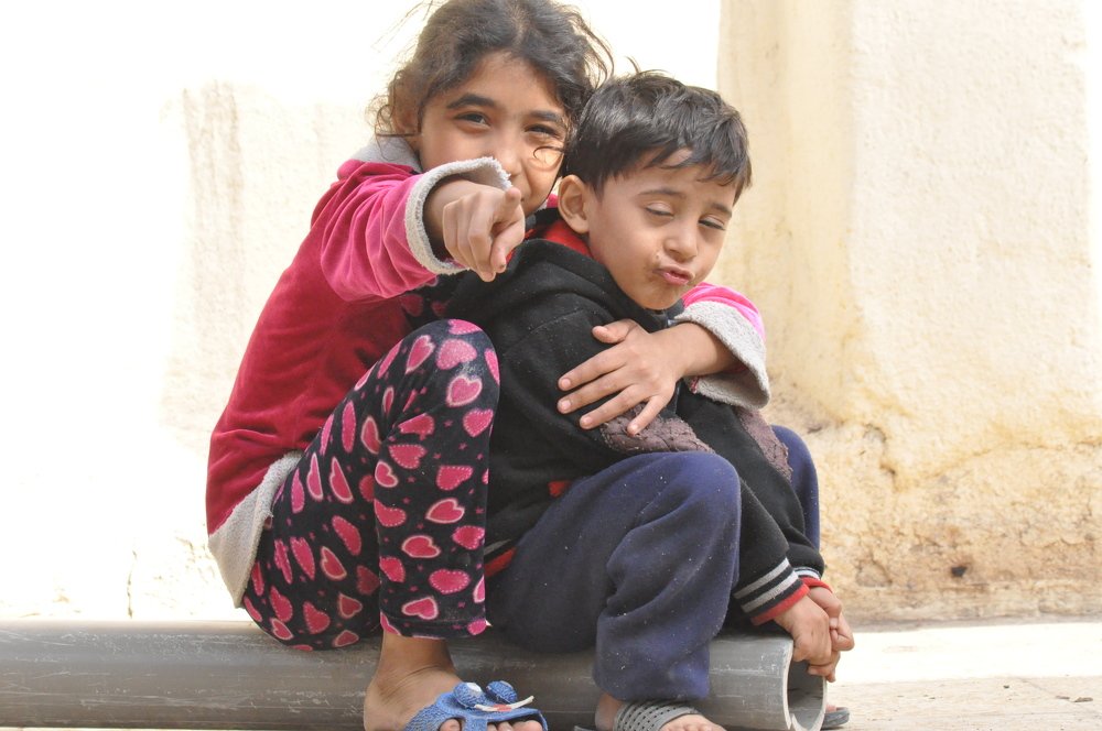 أبتسم أنه هناك