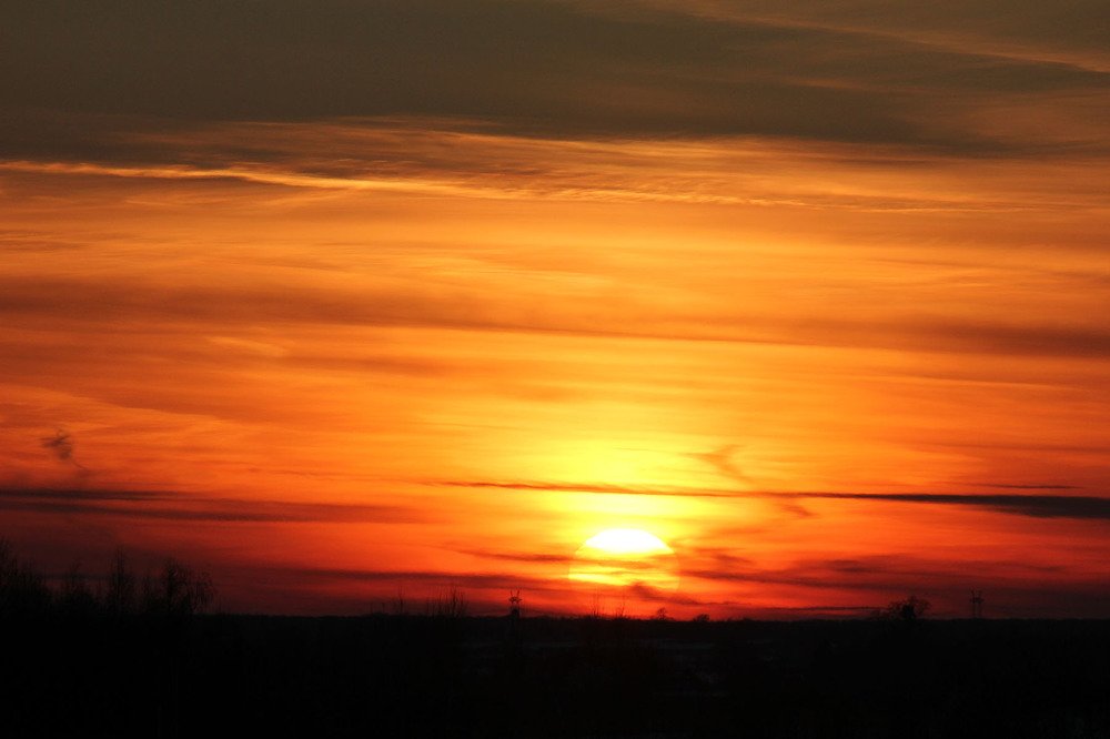 яркий закат