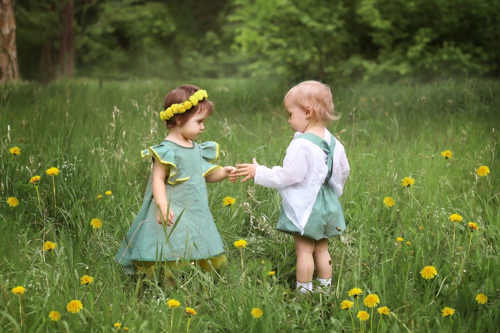 Малыши и одуванчики