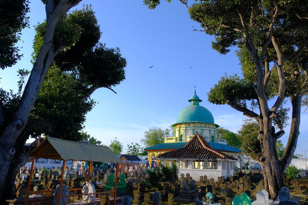 the tomb of the kings of sumenep