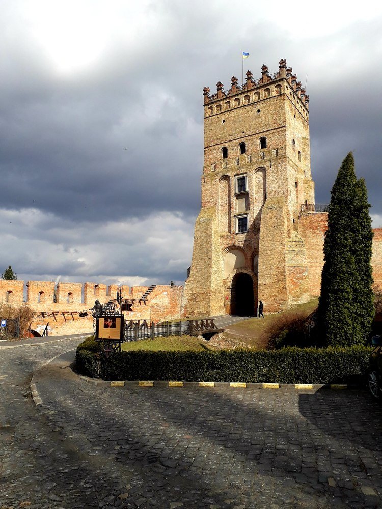 гроза над крепостью