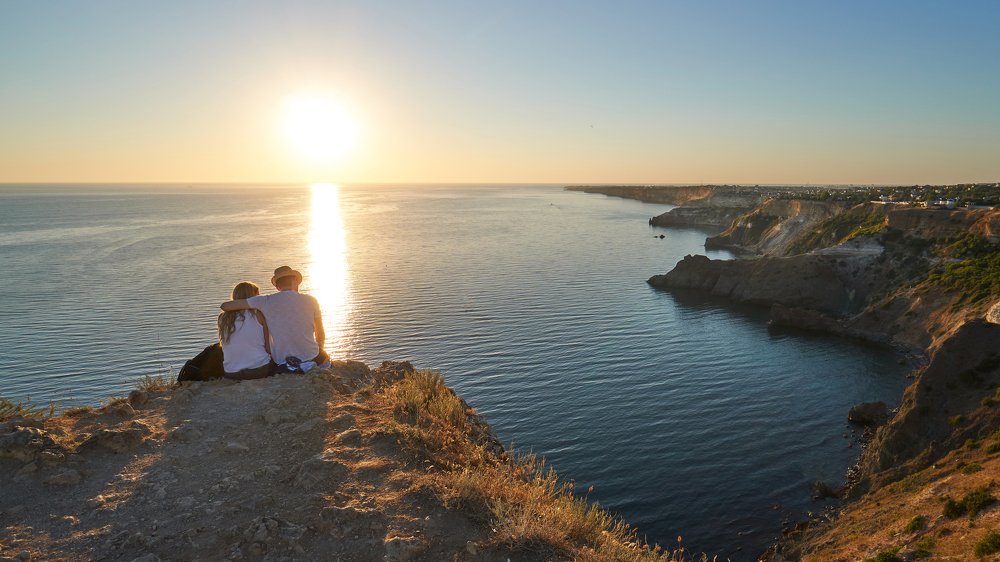 Крым это вместе провожать солнце.