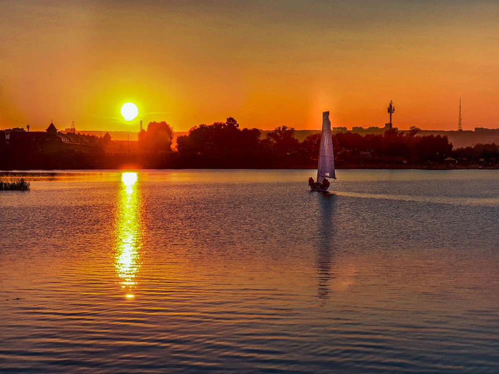 город засыпает