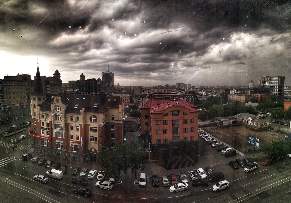 Тучи над городом встали