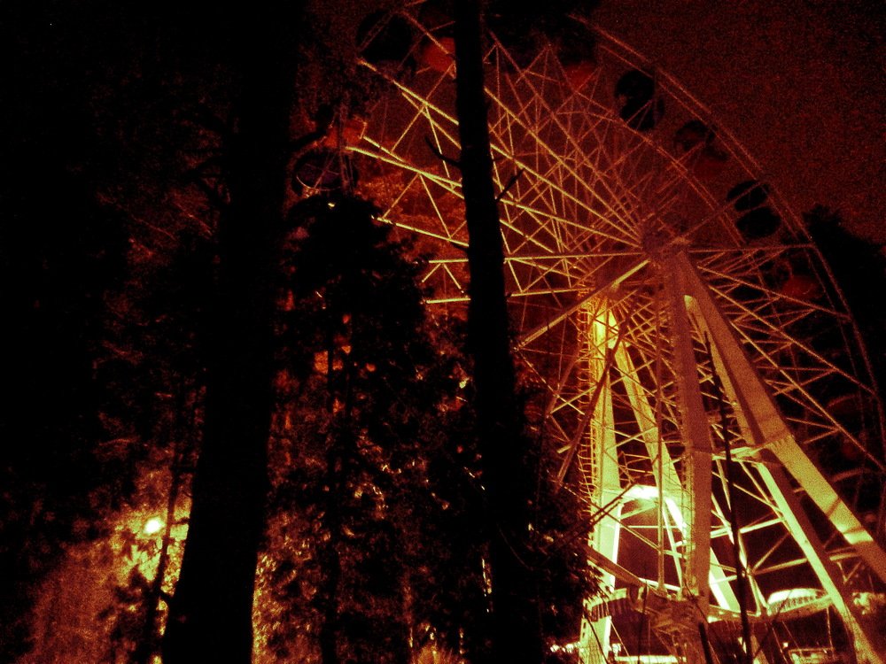 Парк культуры ночью