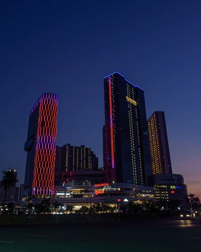 Surabaya di malam hari