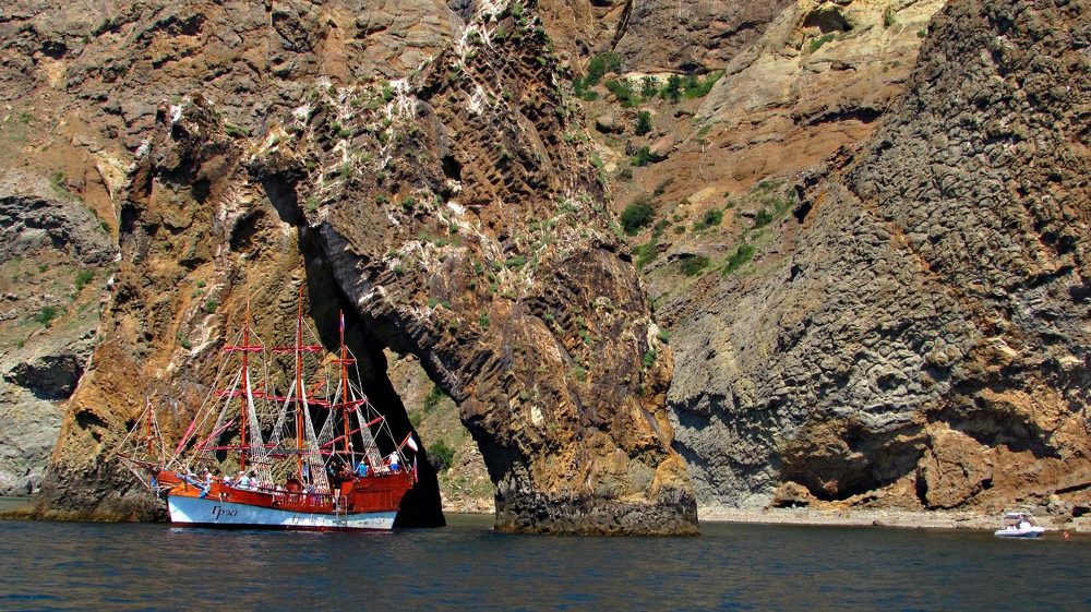 "Золотые ворота",массив Карадаг.