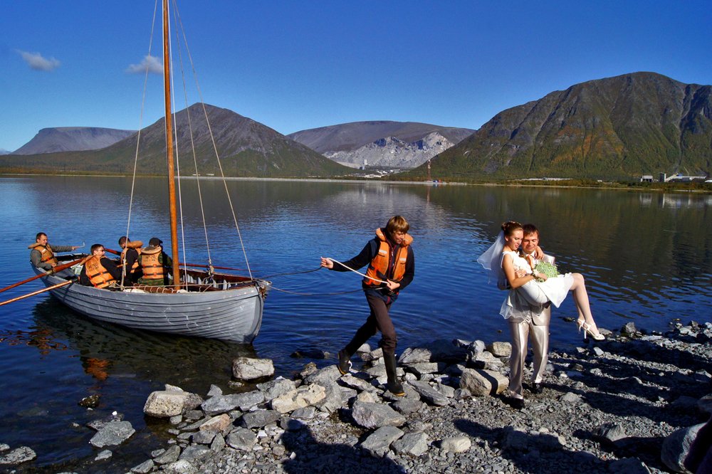 Молодые прибыли