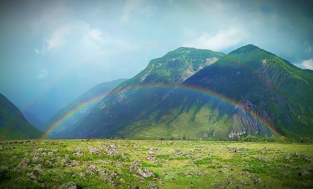Горы и радуга