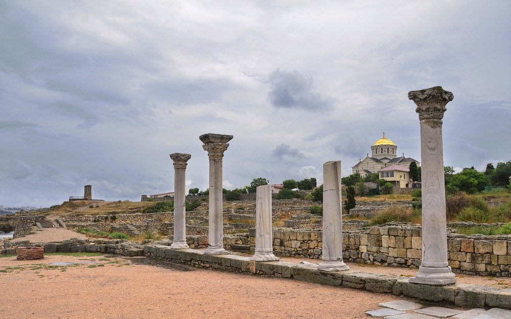 В Херсонесе небо хмурится