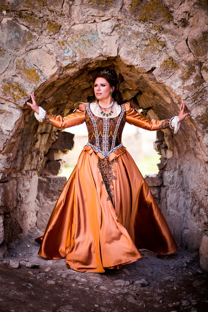 Анна Королева .