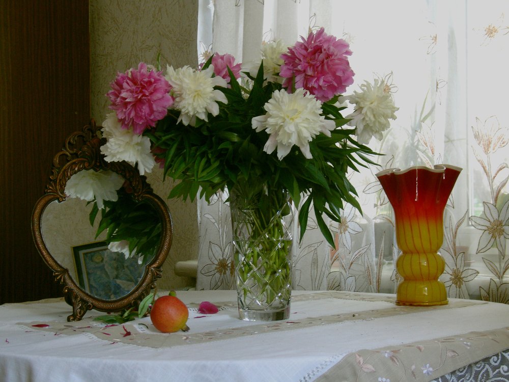 Пионы и зеркало