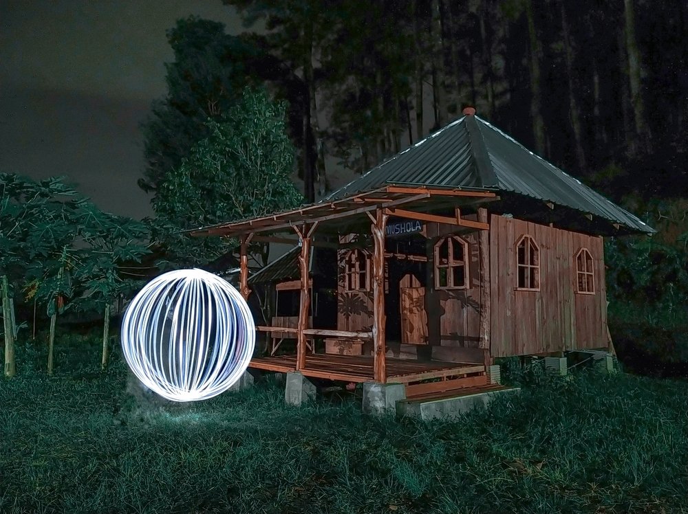 The ball Lightpainting in the dark night