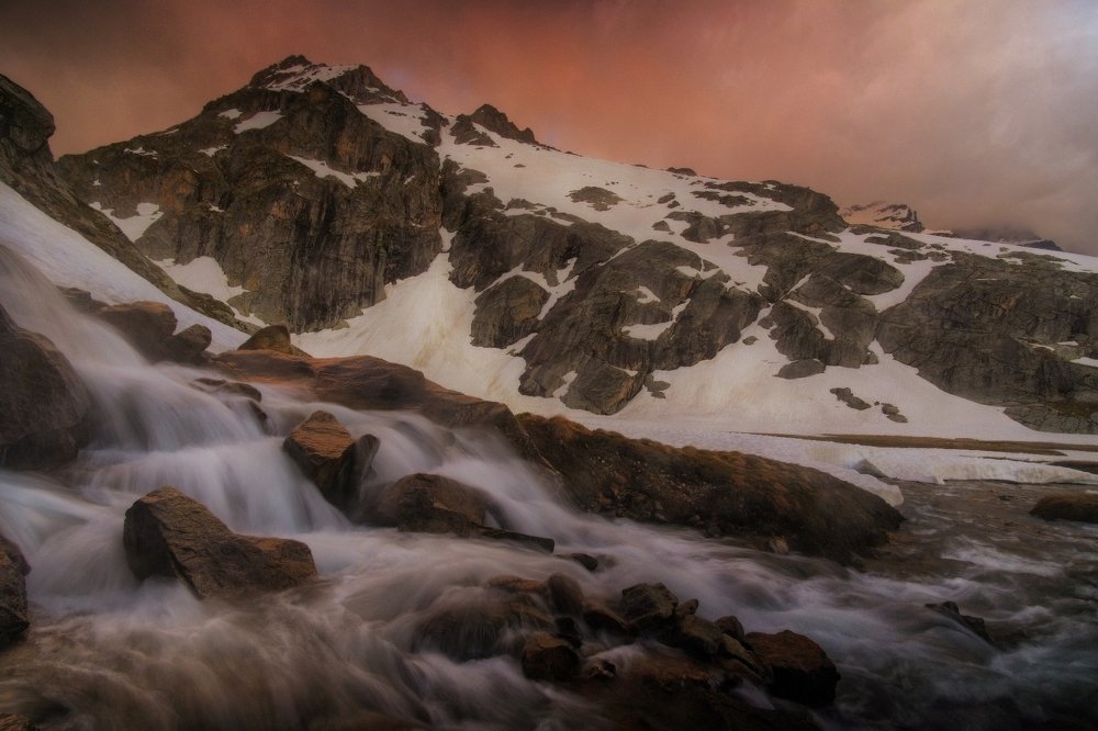 Водопад на Поляне Крокусов