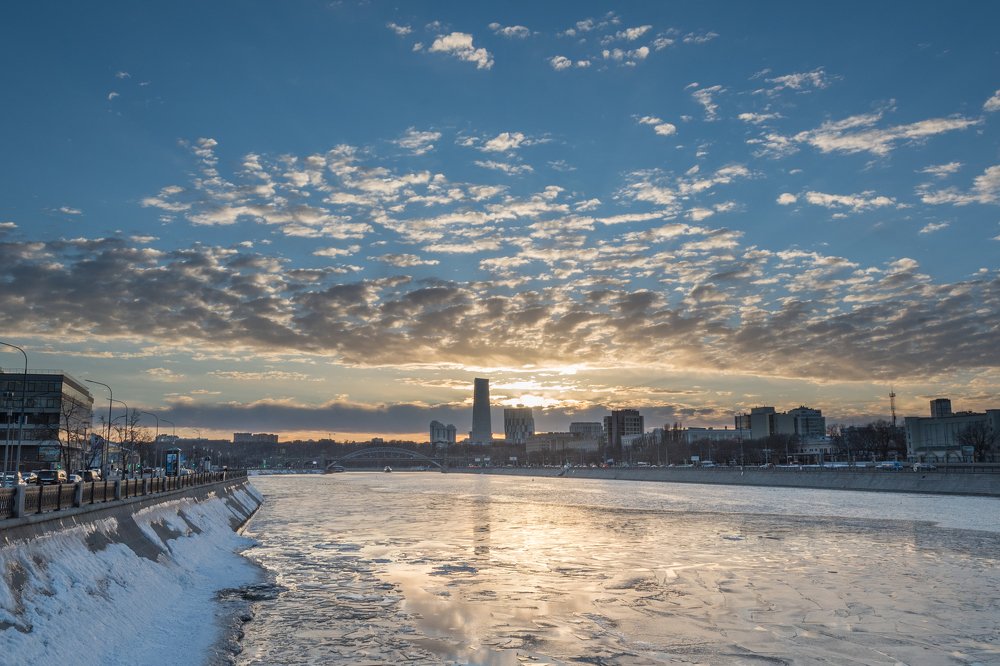 Закат над рекой