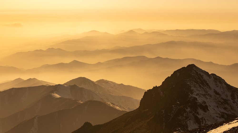 Закат в горах Тянь Шань.