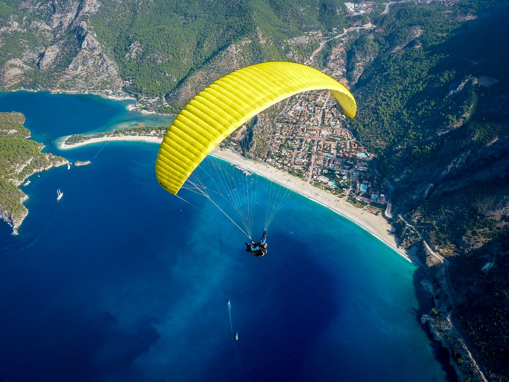 Желтый параплан