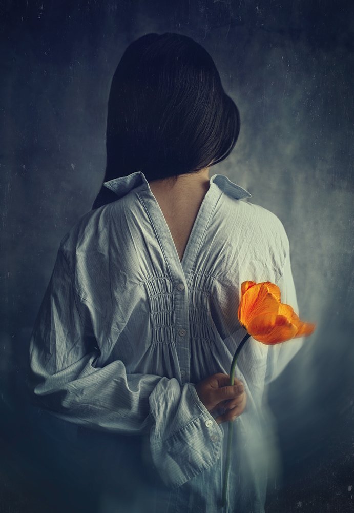 Portrait with a tulip