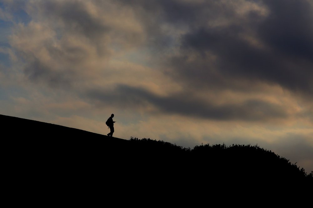 silhouets ...#17 (enjoing gadgets...)