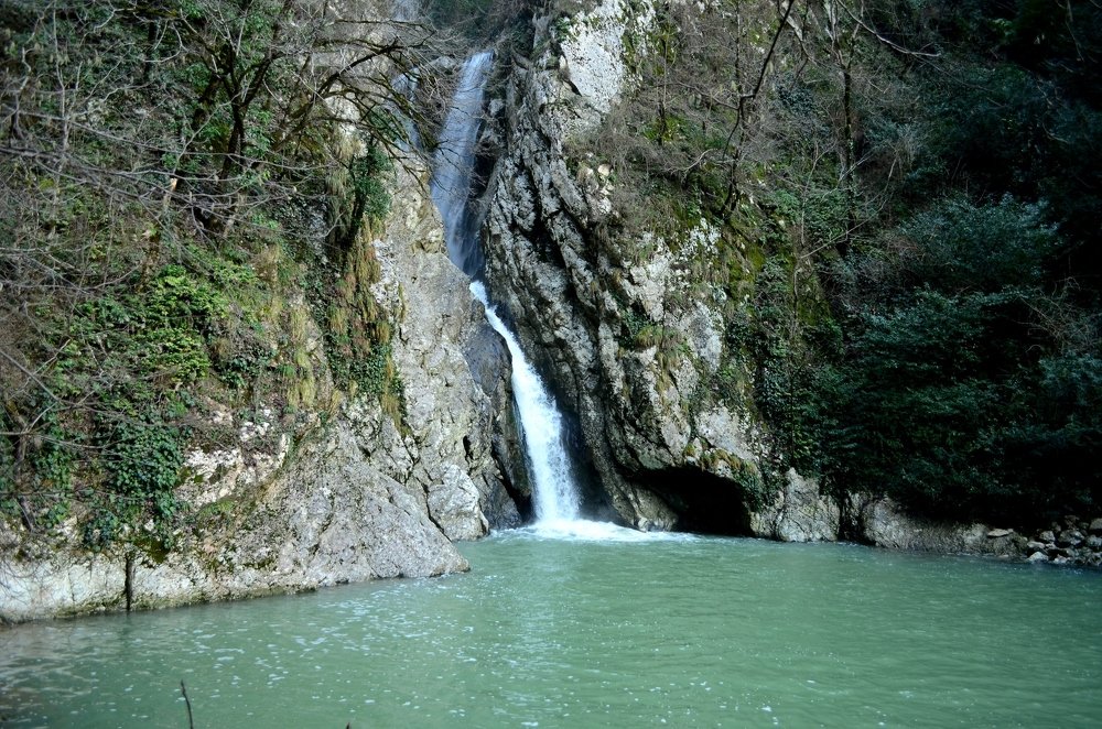 В лоне скал