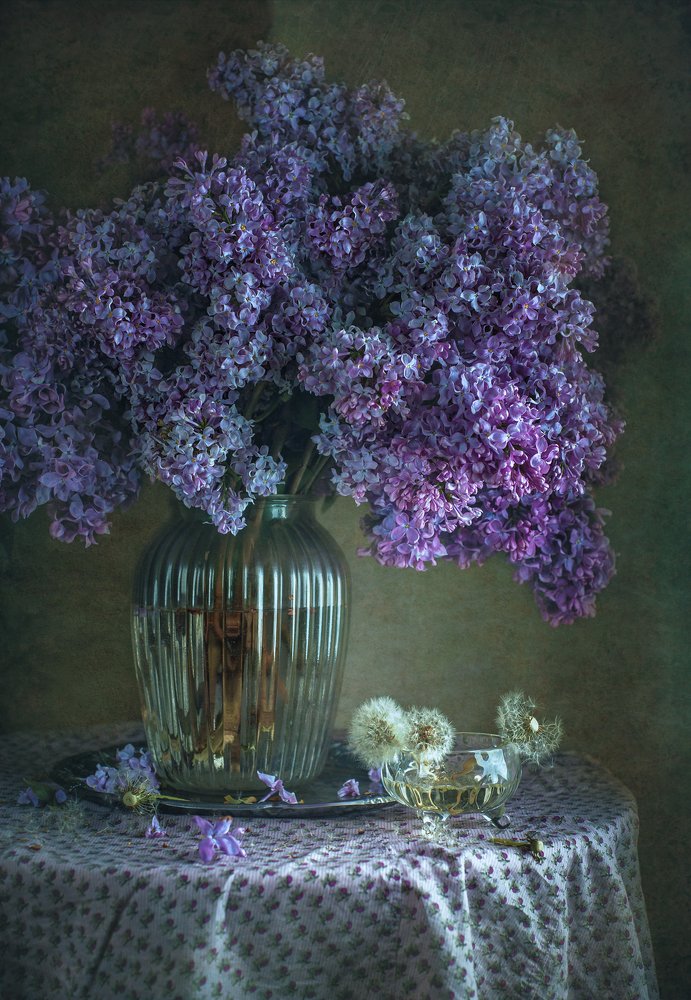 Сирень и одуванчики