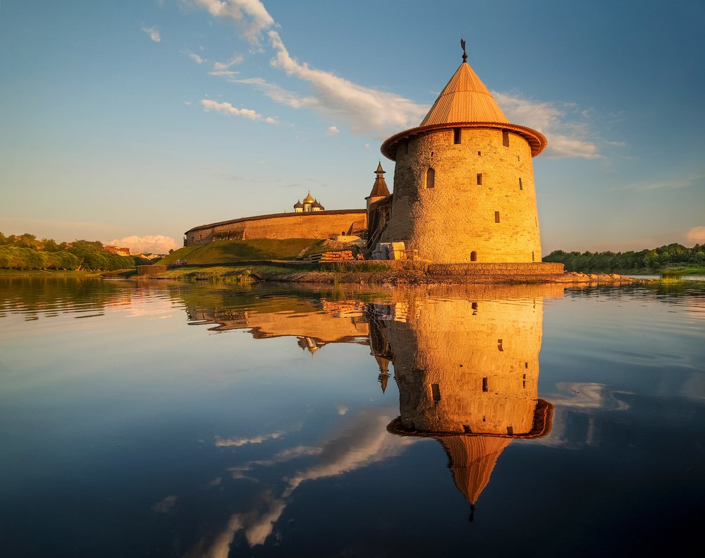 Псковский Кром в вечернем свете