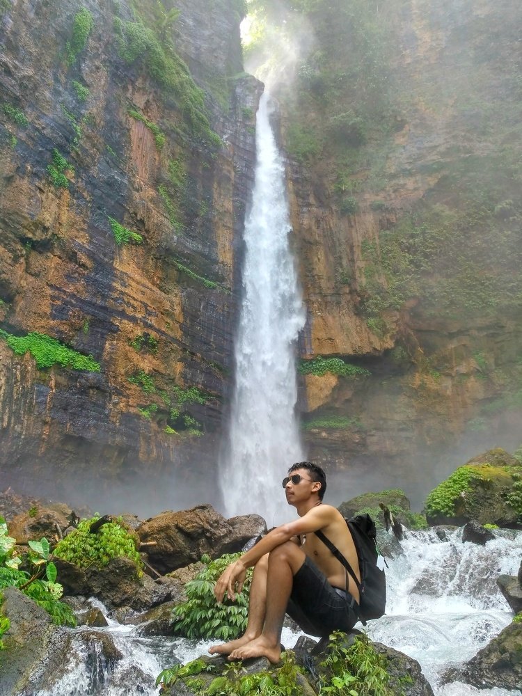 Kapas biru waterfall