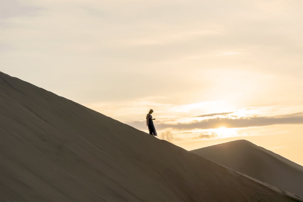 Bình minh trên đồi cát