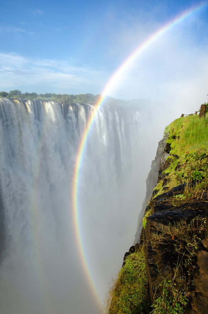 Радуга в водопаде