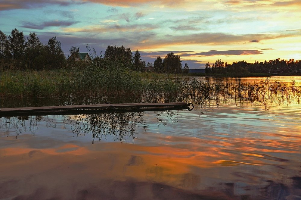 Закатные краски на озере